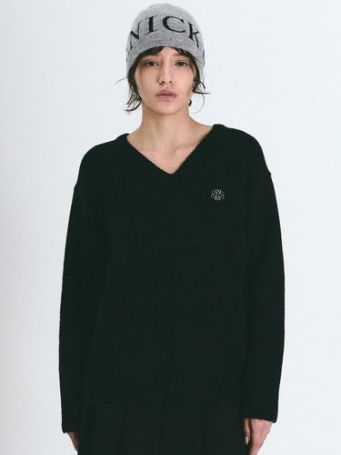 Classical Soft V-neck Loose Fit Sweater [Black] - NICK&NICOLE - Modalova