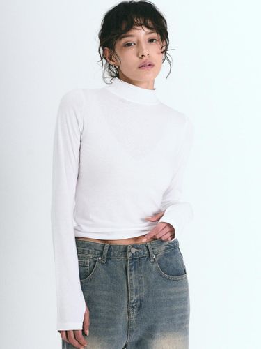 Half Neck Warmer Turtleneck Top [White] - NICK&NICOLE - Modalova