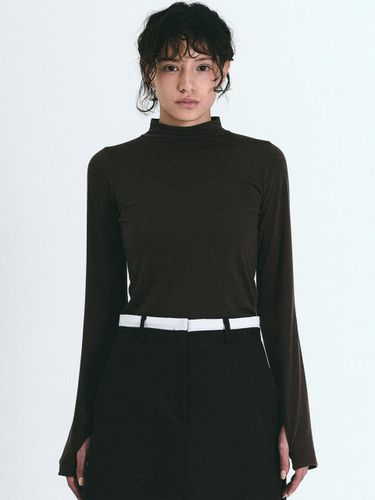 Half Neck Warmer Turtleneck Top [Brown] - NICK&NICOLE - Modalova