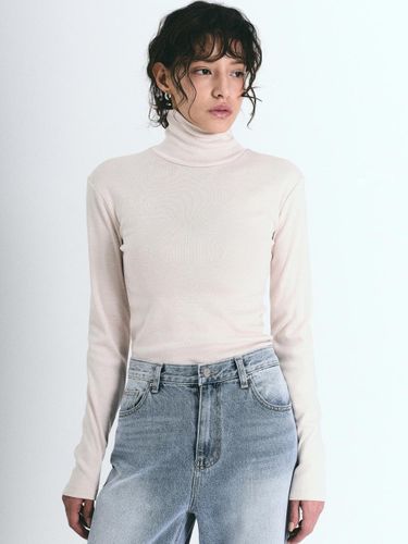 Minimal Soft Slim Turtleneck Top [Cream] - NICK&NICOLE - Modalova