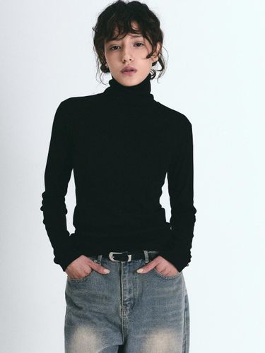 Minimal Soft Slim Turtleneck Top [Black] - NICK&NICOLE - Modalova