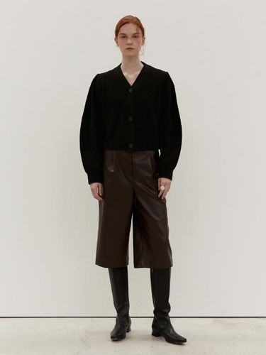 Eco Leather Wide Fit Bermuda Pants [Brown] - MOHAN - Modalova