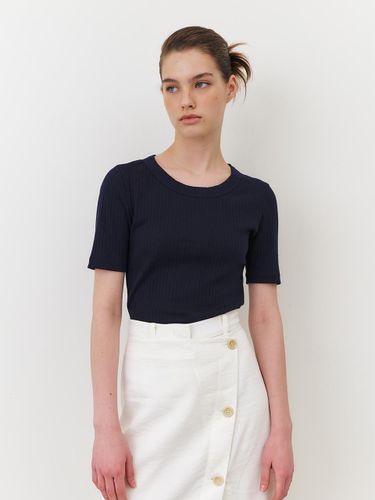 Ribbed Round Hemline Crop Top - MOHAN - Modalova