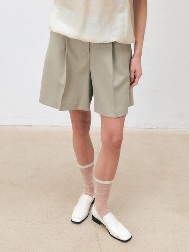 Wool Blend One Tuck Shorts [SAGE/] - MOHAN - Modalova