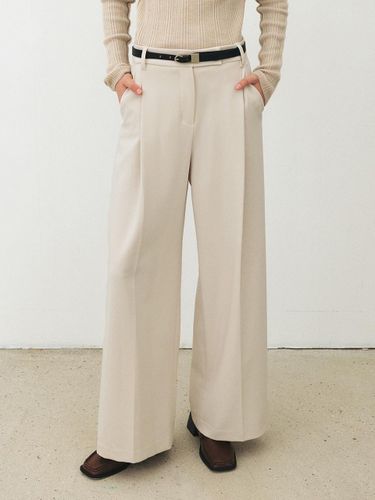 One Tuck Wide Leg Wrinkle Resistant Trousers - MOHAN - Modalova