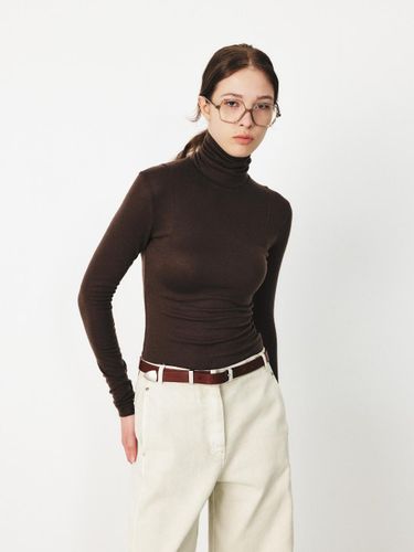 Armhole Stitch Slim Fit Turtleneck Top - MOHAN - Modalova