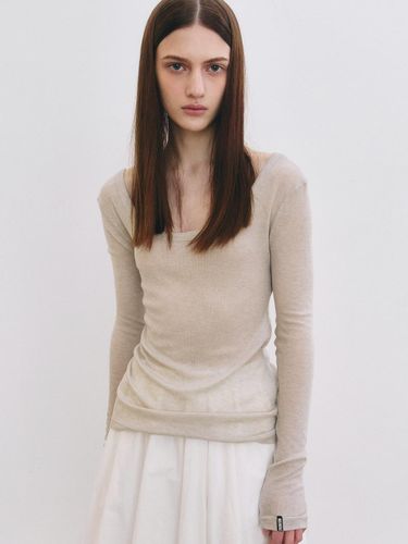 Minimal Label Scoop Long Sleeve Top [Beige] - NICK&NICOLE - Modalova