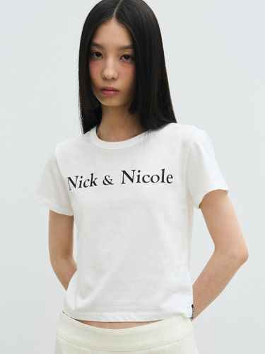 Classic Minimal Cotton Crop Top [Beige] - NICK&NICOLE - Modalova