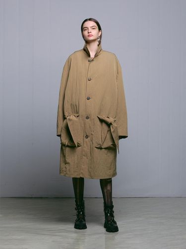 Tie Flap Pocket Nylon Single Coat [Beige] - MUNN - Modalova