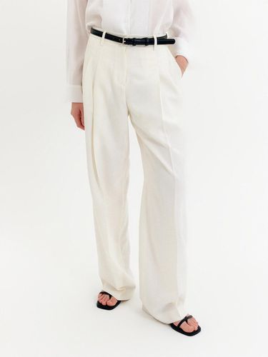 Two-Tuck Wide Fitted Pants - LOOKAST - Modalova