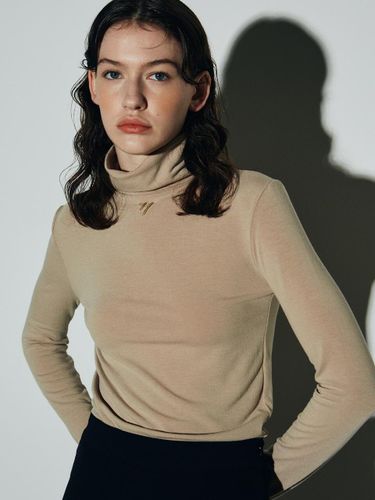 Daily Blend Turtleneck Top [Beige] - NICK&NICOLE - Modalova