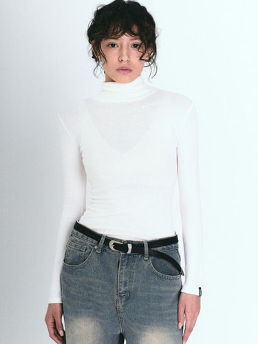 Nicole Label Minimalist Turtleneck Top [Beige] - NICK&NICOLE - Modalova