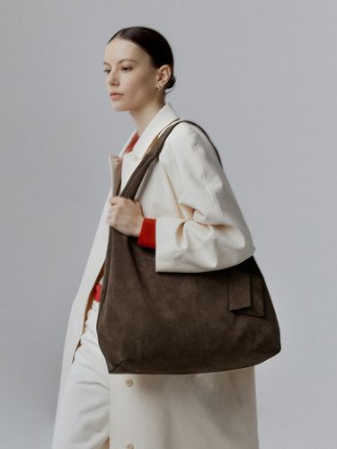 Leaf Curved Premium Suede Hobo Bag [Dark Brown] - taeseoul - Modalova