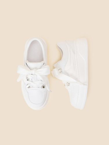 Jewelry Ribbon Platform Sneakers [Beige] (DG4DS25021WHT) - SUECOMMA BONNIE - Modalova