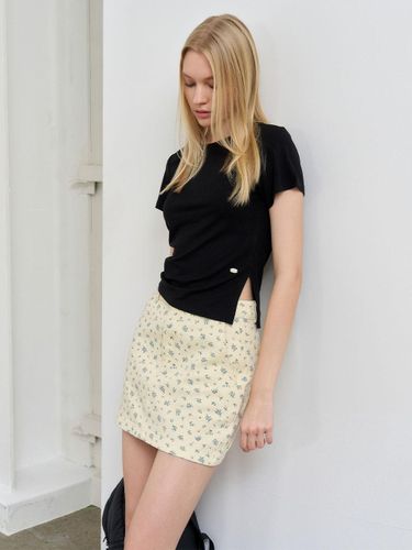 Flower Cotton High Waisted Denim Mini Skirt [Buttery Yellow] (WBE1L13501) - GENERAL IDEA - Modalova