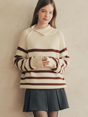 Striped Diagonal Zipper Loose Fit Sweater [Beige] - ZEROSTREET - Modalova