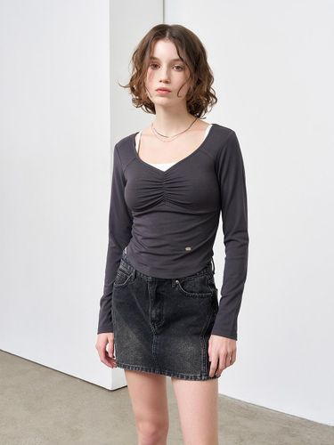 Heart Neck Shirring Long Sleeve T-shirt [CHARCOAL] (WBE1L01506) - GENERAL IDEA - Modalova