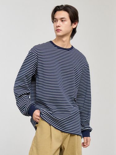 Basic Stripe Loose Fit Long Sleeve T-shirt [NAVY] (SBE1U01005) - GENERAL IDEA - Modalova