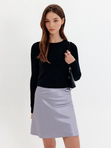 Layered Pintuck Top [Black] - LOOKAST - Modalova