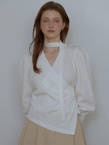 Puff Wrap Tie Diagonal Blouse [beige] - DEHEVE - Modalova