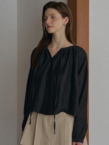 Shirring Volume Modal Raglan Blouse [Black] - DEHEVE - Modalova