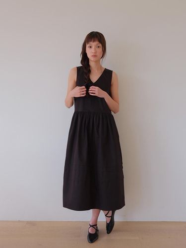 Sleeveless Shirring Maxi Dress [] - moui - Modalova