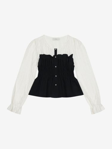 Smocking Stretch Contrast Lace Blouse (TKBAB7401) - VIKI - Modalova