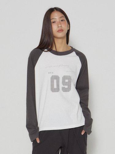 Printed Oversized Cotton Raglan T-shirt [Beige] - DEARSTALKER - Modalova