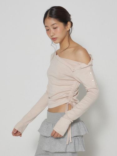 Side Button Off-Shoulder Elastic T-shirt [Pink Beige] - DEARSTALKER - Modalova