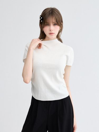 Basic Mock Neck Slim Top [Beige] - koolkitten - Modalova