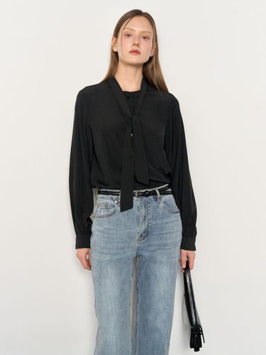 Drape Tie Elegant Blouse [BLACK] (WBE1L03510) - GENERAL IDEA - Modalova