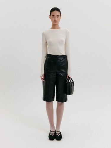 Premium Leather Bermuda Shorts [Black] - EENK - Modalova