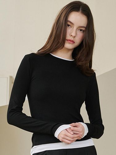 Color Matching Long Sleeve Stretchy T-shirt [Black] - Nouve - Modalova