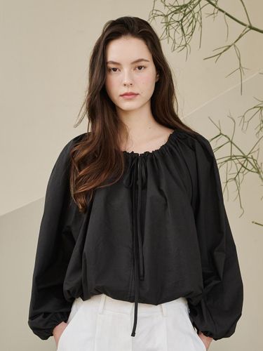 Balloon Shirring Cotton Blouse [Black] - Nouve - Modalova