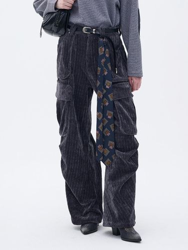 Embossed Velvet Cargo Pants [Dark Grey] - Wesley Hyuston - Modalova