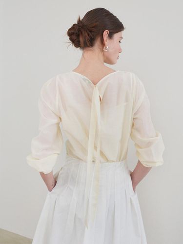 Boat Neck Back Tie Pleated Sleeve Blouse (NEW5SB237) - on&on - Modalova