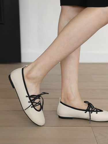 Lace-up Round Toe Faux Leather Flat Shoes - SAPPUN - Modalova