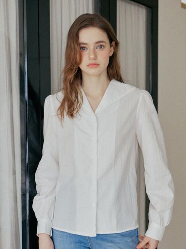 Lace Collar Cotton Blend Shirt [Beige] - YUPPE - Modalova