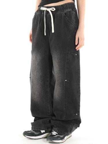 Curved Line Denim Pants [Black] - FANACULT - Modalova