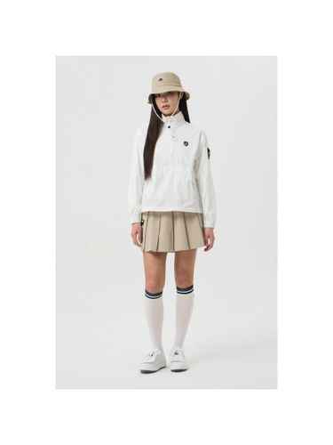 Pleated Wrap Polyester Shorts [Beige] (G5PAM25231BEX) - Golden Bear - Modalova
