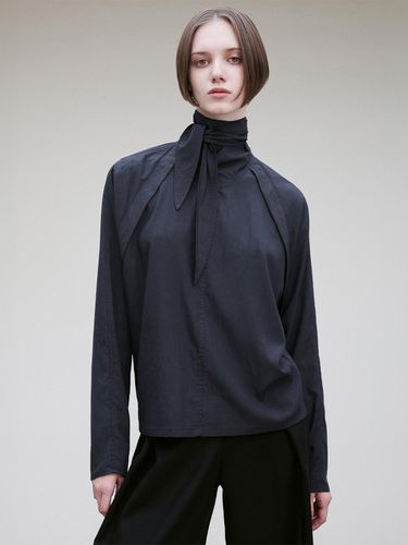 FLAP DETAIL TIE - NECK BLOUSE - RE RHEE - Modalova