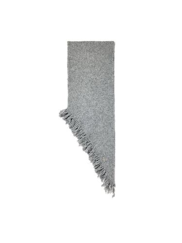 FRINGE DIAGONAL MUFFLER IN GREY - Matin Kim - Modalova