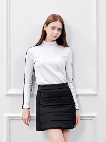 Color block mock neck pullover WH/BK - nitina - Modalova