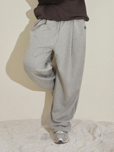 Basic One Tuck Wide Sweatpants GLP - 646 - GHOST REPUBLIC - Modalova