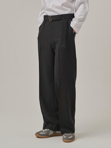 One-Tuck Stripe Slacks (Black) - Analogmood - Modalova