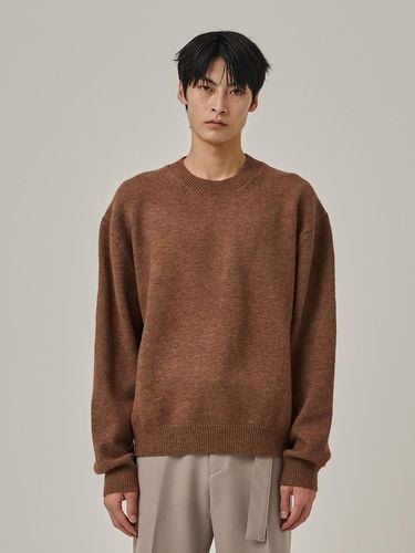 Less Cashmere Semi-Overfit Round Neck Knit [BROWN] - Analogmood - Modalova