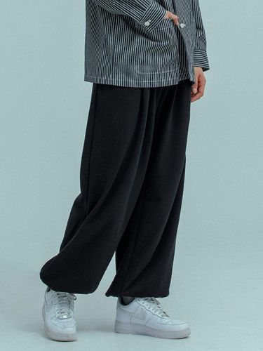 INVERTED PLEATS HAREM SWEAT PANTS Black - RUGGED HOUSE - Modalova