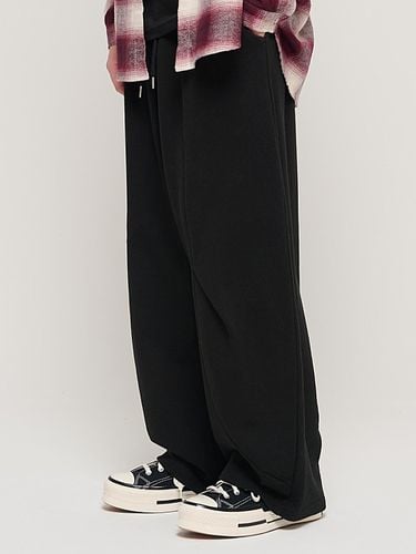 SIDE INCISION WIDE BALLOON PANTS () - CARGOBROS - Modalova