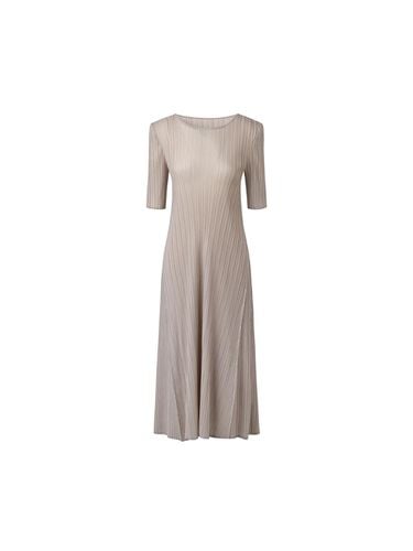 Short-sleeved round neck flare pleated dress - MONPLISSE - Modalova