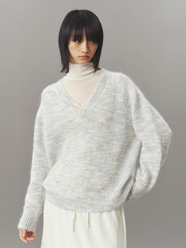 MOHAIR V NECK SWEATER_BLUE - ahwe - Modalova